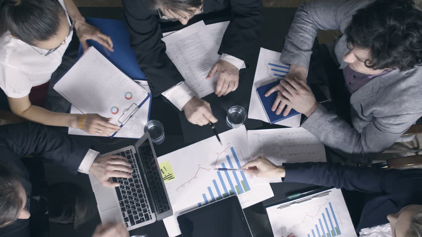 Group of business people discussing project