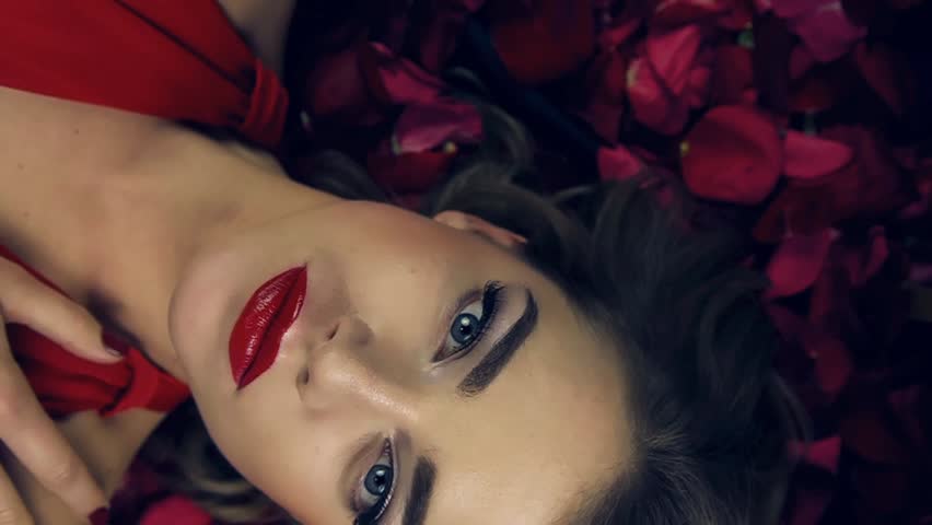 Sexy amateur brunette