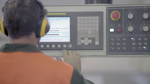 Engineers are setting parameters Metter to control CNC machines.