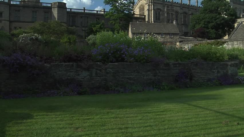Pan up to Christ Church in Oxford