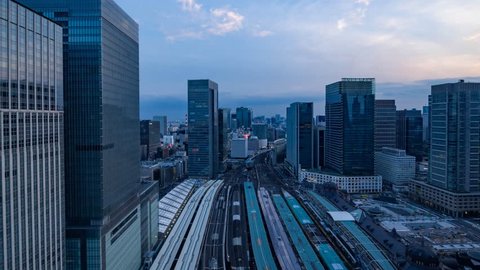Timelapse video of Tokyo station at dusk with zoom