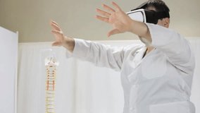 The doctor conducts a virtual surgery, glasses virtual reality