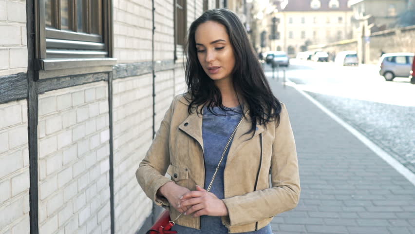 Young, happy woman walking in city, super slow motion 120fps
