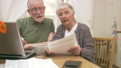 Hakuun Grandparents Talking to Relative Over liittyviä  arkistovideomateriaaleja (rojaltivapaa) 1020255886 | Shutterstock