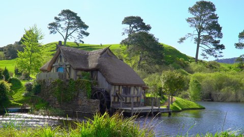 Hobbiton, New Zealand, Oktober 21, 2016: Water Mill at Hobbiton movie set in New Zealand
