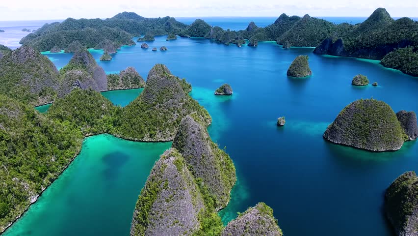 The islands of Wayag - is the most scenic area of Raja Ampat, West Papua, Indonesia. Is dominated by hundreds of limestone islands and surrounded by a lagoon (green to turquoise). March 31, 2017 Royalty-Free Stock Footage #26287961