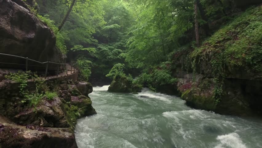 Gorges Taubenloch - down the stream