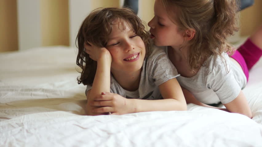 Sister video. Sister and brother in wanna. Brother with sister Bed. Lying sister. Brother with sister in Bed.