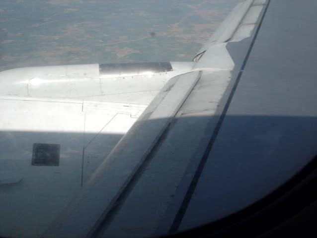 Landing in Lahore. The approach the runway in Lahore. Shooting from the inside.