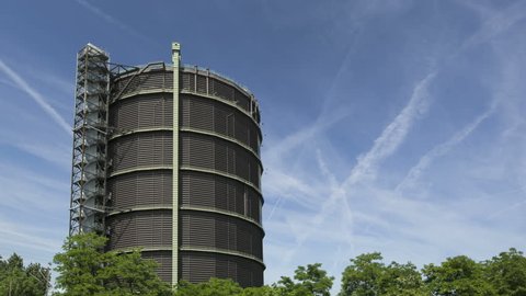 Timelapse of the gasholder in Oberhausen with a compilation of condensation trails.