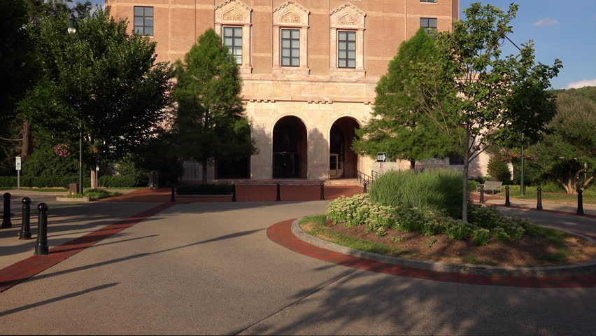 Exterior of City Hall building in Asheville, North Carolina