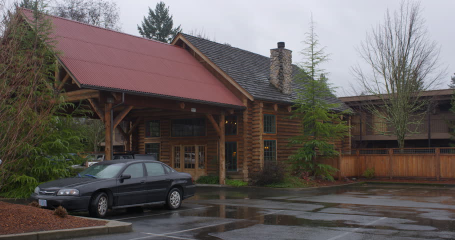 A rustic lodge in Grants Pass, Oregon