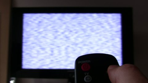 Через 30 минут выключишься. Телевизор отключается. Отключение ТВ. Отключение телевизора фото. Выключенный телевизор без света.