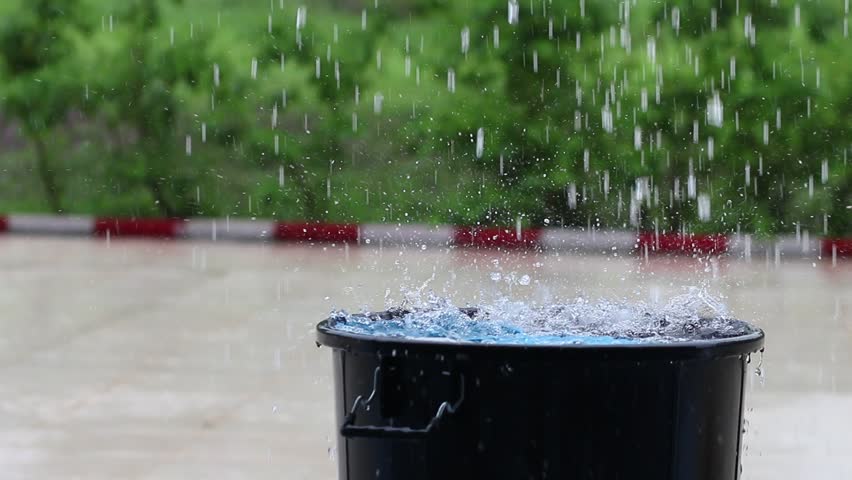 Дождь колодец. Buckets of Rain. Bucket of Full of Water. Its raining Buckets.