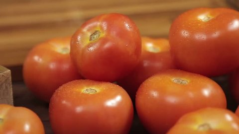 Tomato - Raw Tomatos - Pan - Left to Right 2