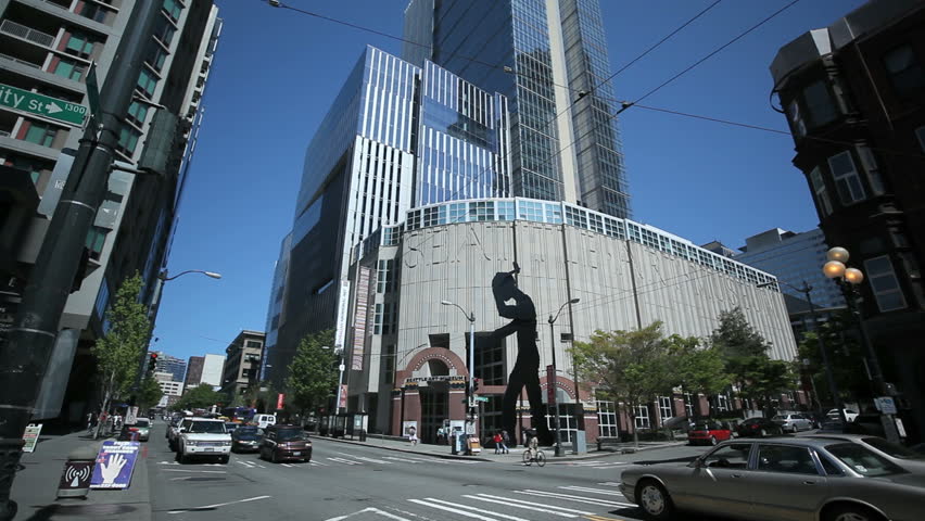 SEATTLE, USA - MAY 12: Hammering Man in front of the Seattle Art Museum and