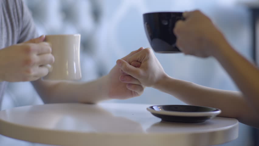 Across the table. Reach across the Table. Тянуться через весь стол.или задеть рукавом тарелку