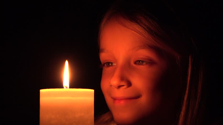 4k Happy Child With Candle Stok Videosu 100 Telifsiz 27101038 Shutterstock