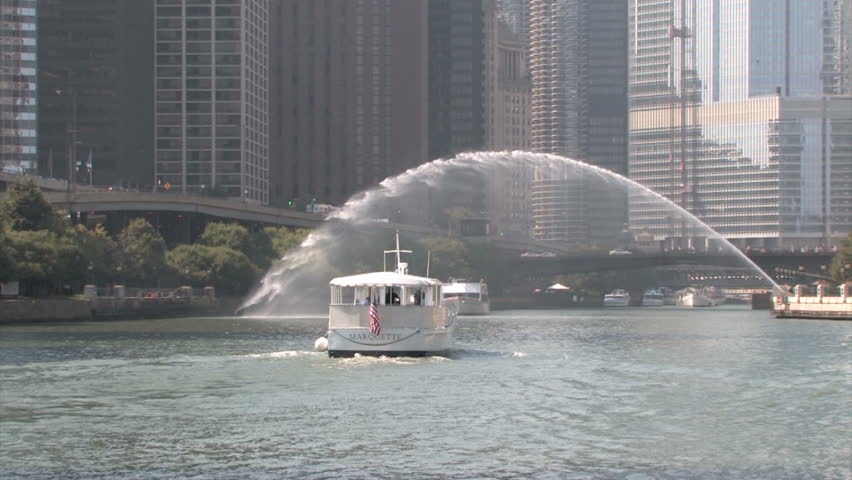 CHICAGO, USA - SEP 22, 2008: Boat going under water stream on Chicago River