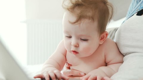 Sad Infant Girl Gnawing Baby Video De Stock 100 Libre De Droit Shutterstock