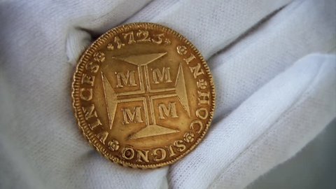 Beautiful Old Golden Coin
Portuguese/Brazilian Gold Rare Coin
Dobrão or 24000 reis
D. João V 1725