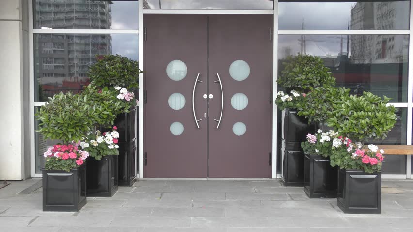 Entrance to the office building. Flowers and shrubs. London.