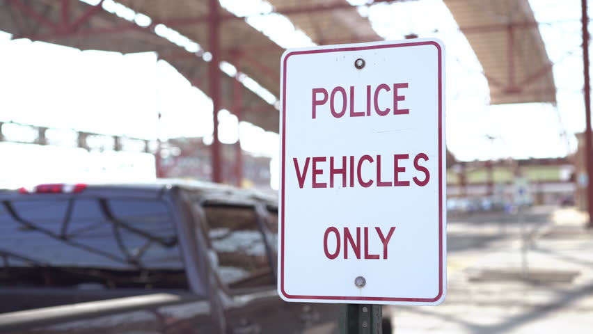 Police vehicles only parking sign 4k