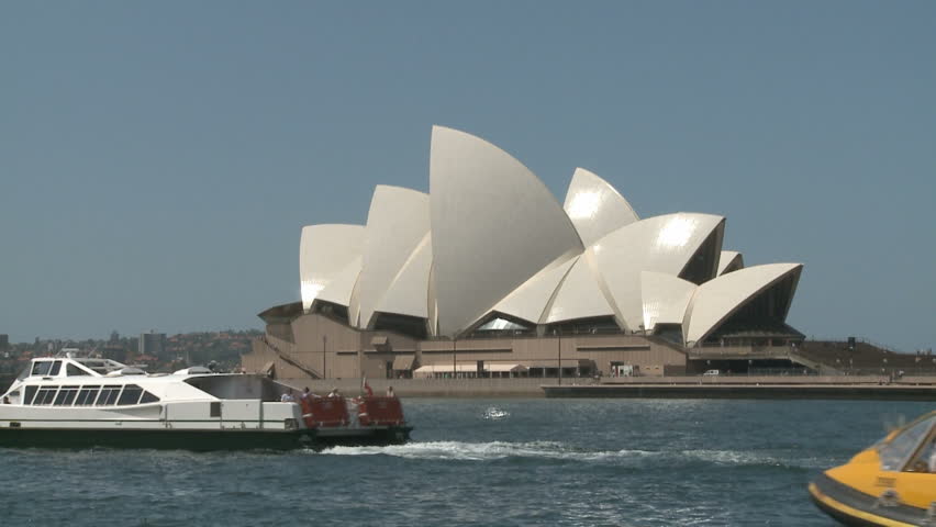 SYDNEY, AUSTRALIA, MAR 22, 2009: Sydney Opera House at daytime with ships