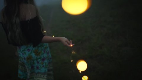 Hipster young girl walking in the nature Stockvideo