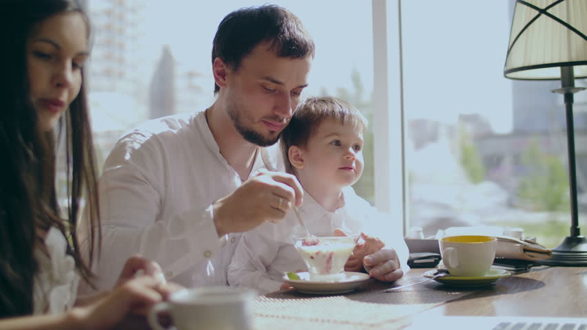 Family breakfast in the cafe.