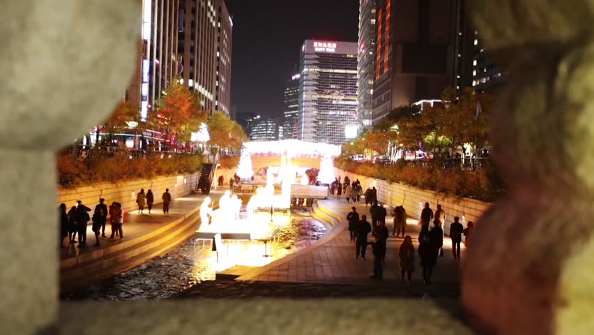Timelapse: festival at Cheonggyecheon Stream by night, Seoul, South Korea