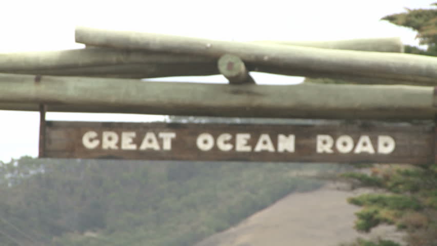 Transition from defocus to focus of the welcome sign for the Great Ocean Road