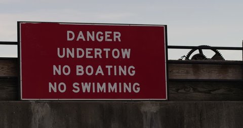 DANGER Undertow sign