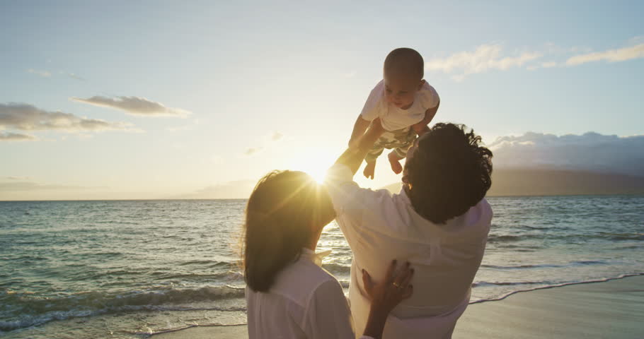 family beach photos with baby