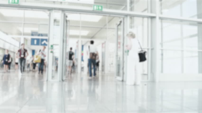 Many unrecognizable people rushing in a entrance, time lapse, 4k