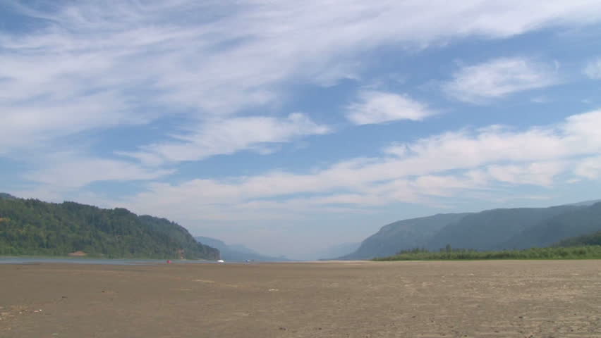 The Columbia River Gorge separating Washington and Oregon, time lapse.