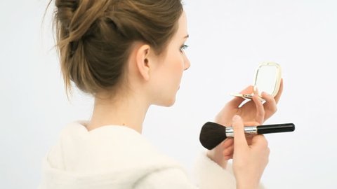 Young woman applying blusher; Full HD Photo JPEG