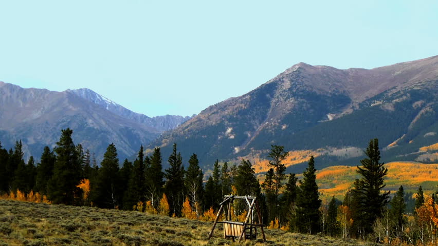 Pan of fall foliage at the base of Mount Elbert, CO
