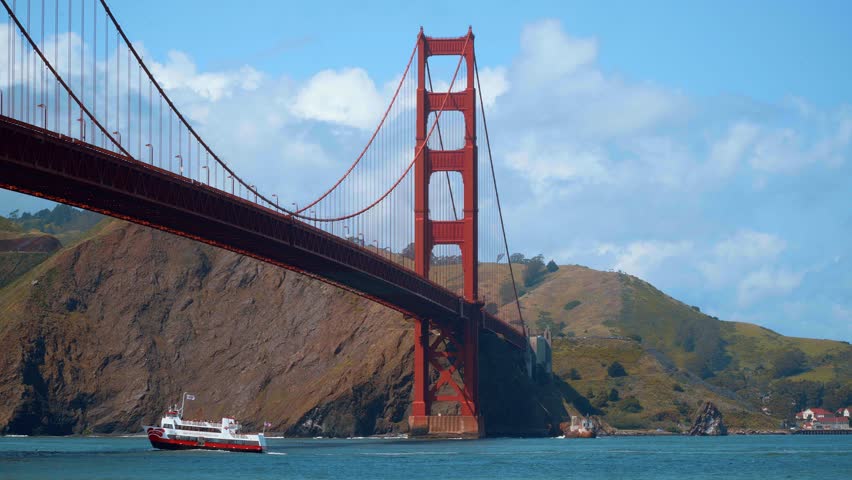 Amazing Golden Gate Bridge in San Francisco on a sunny day