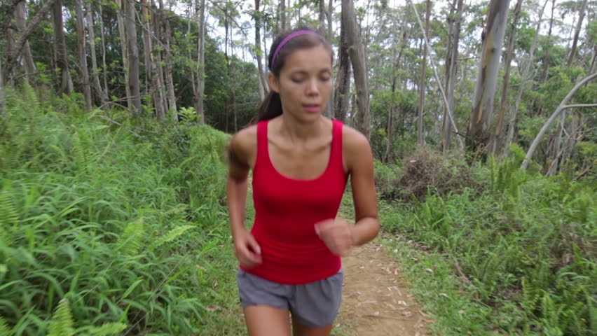 Woman Runner Trail Running On című (100 