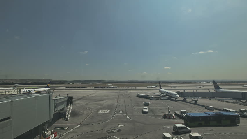 MADRID, SPAIN, APR 30, 2009: Time lapse aircraft arriving at the gate at the