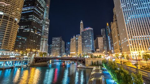 Chicago at night time lapse river 4K 1080P - River time lapse of chicago illinois at night with downtown skyline views and traffic
