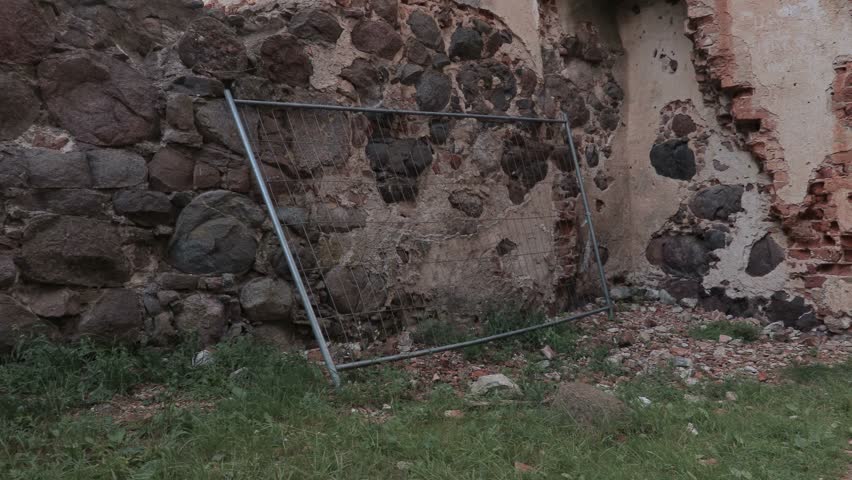 Builder brings a fence