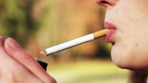 girl smoking - Βίντεο στοκ