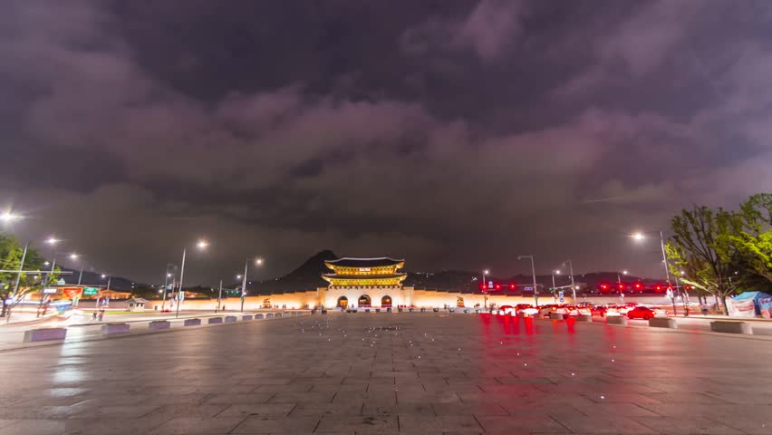 Time lapse of Gyeongbokgung palace and traffic at night in Seoul,South korea. 4K.