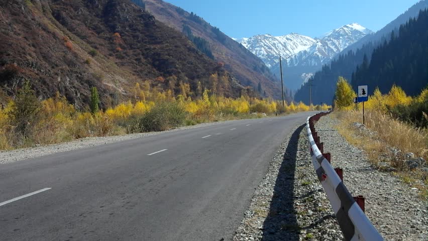 Road in mountains | Shutterstock HD Video #2907910