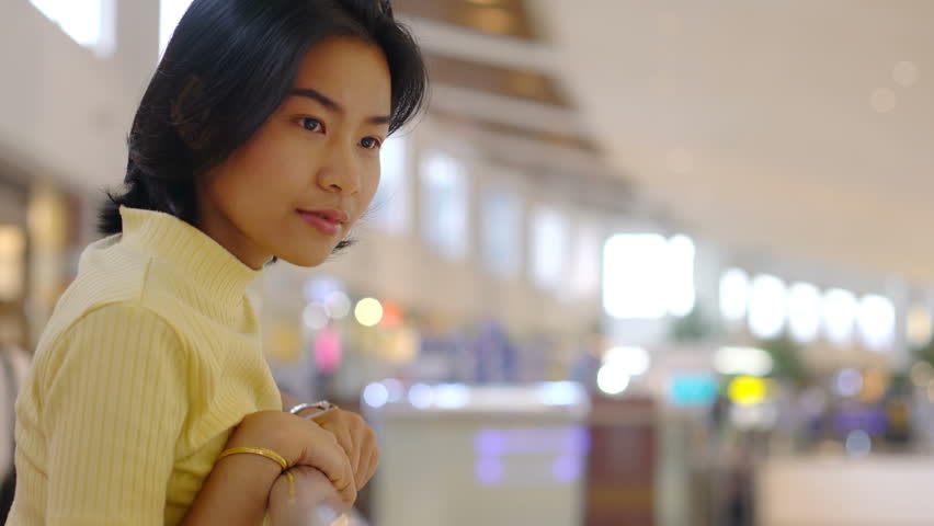 Portrait of Young Asian Woman in shopping mall 4k UHD (3840x2160)