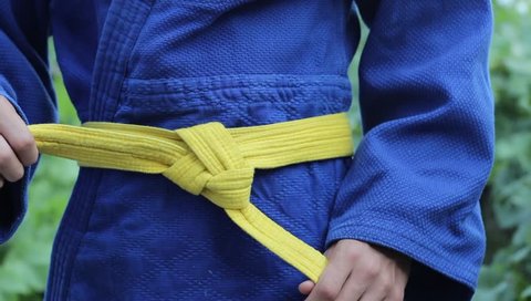 Tying the judo belt