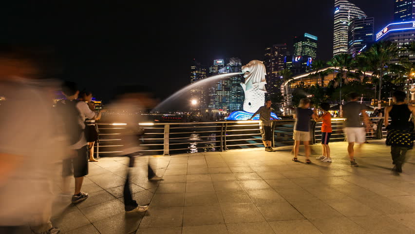 SINGAPORE - OCTOBER 12: Timelapse view of Singapore Merlion at night with crowd