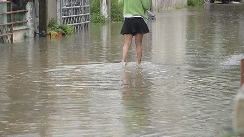 The Flood have Walking woman